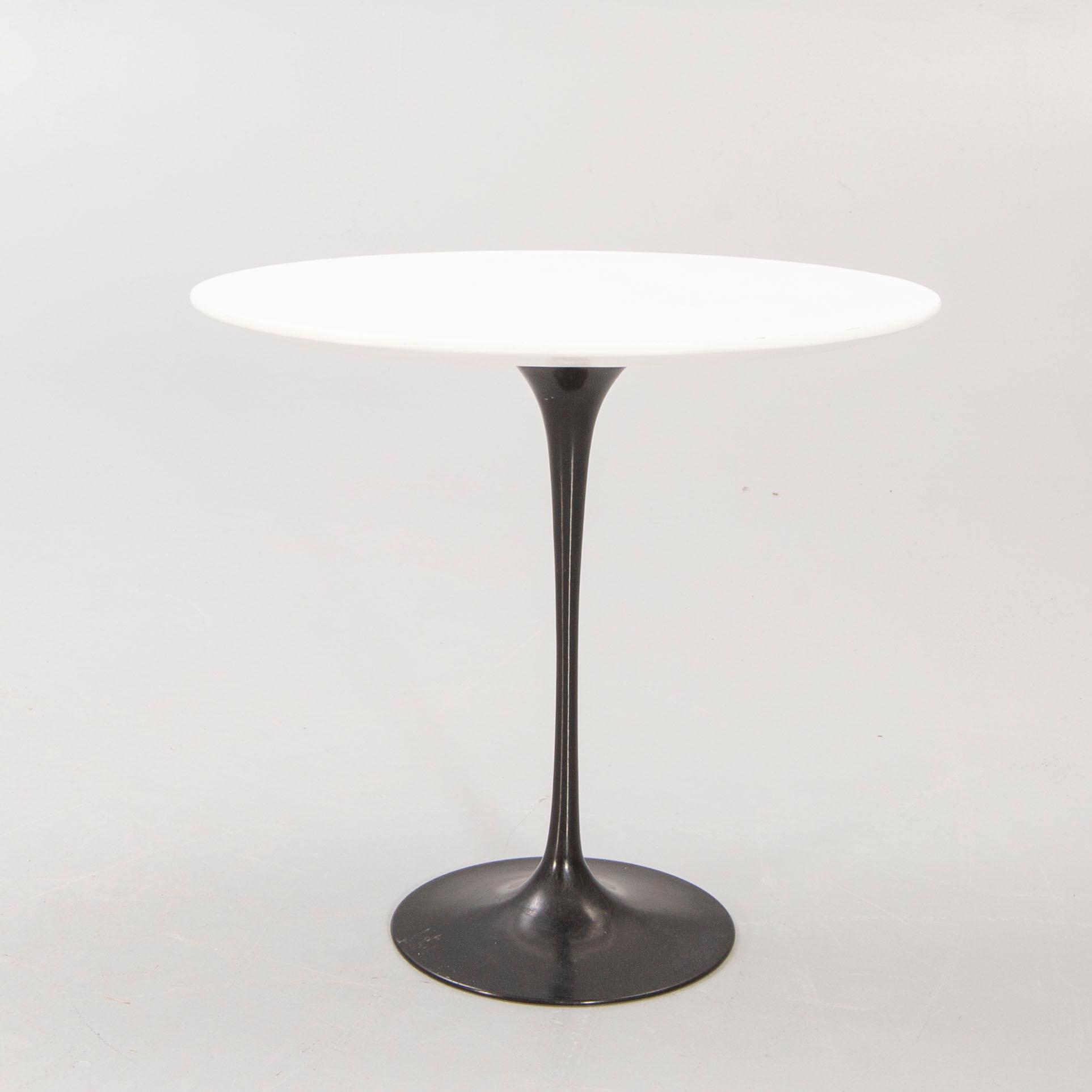 Eero Saarinen, sidobord "Tulip" Knoll International sent 1900-tal.