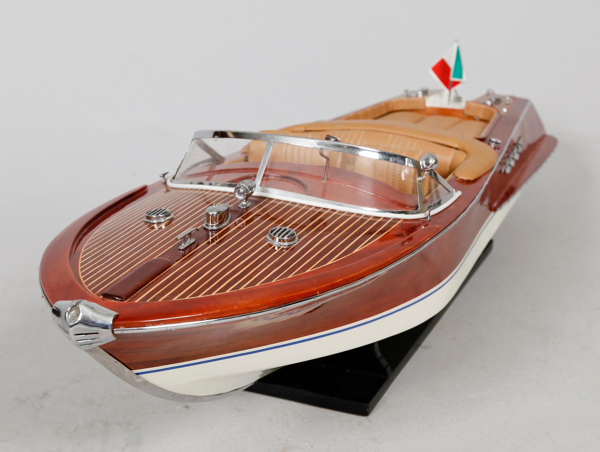 MODELLBÅT, "Riva", motorbåt, sent 1900-tal.