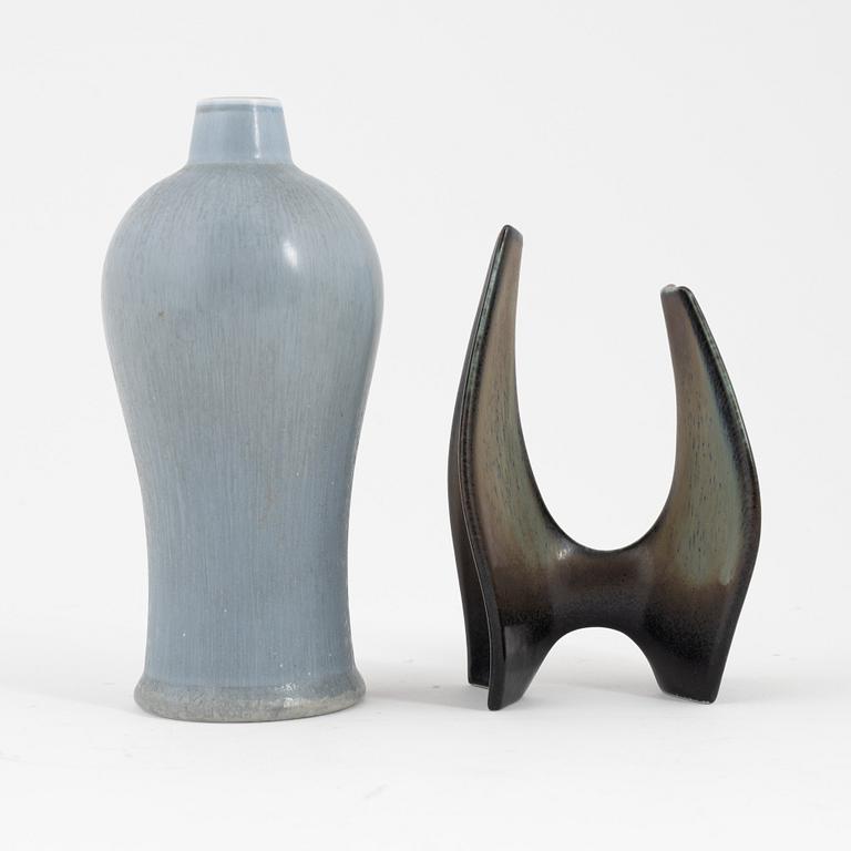 Gunnar Nylund, vas, skålfat samt skål och Bertil Lundgren, skulptur, stengods, Rörstrand.