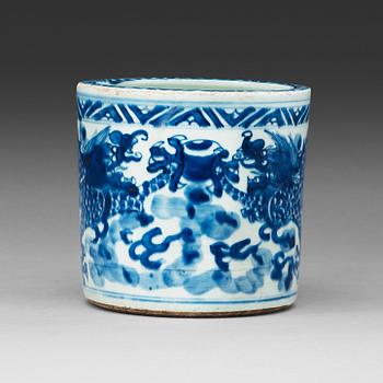 339. A blue and white brush pot, Ming dynasty, 17th Century.