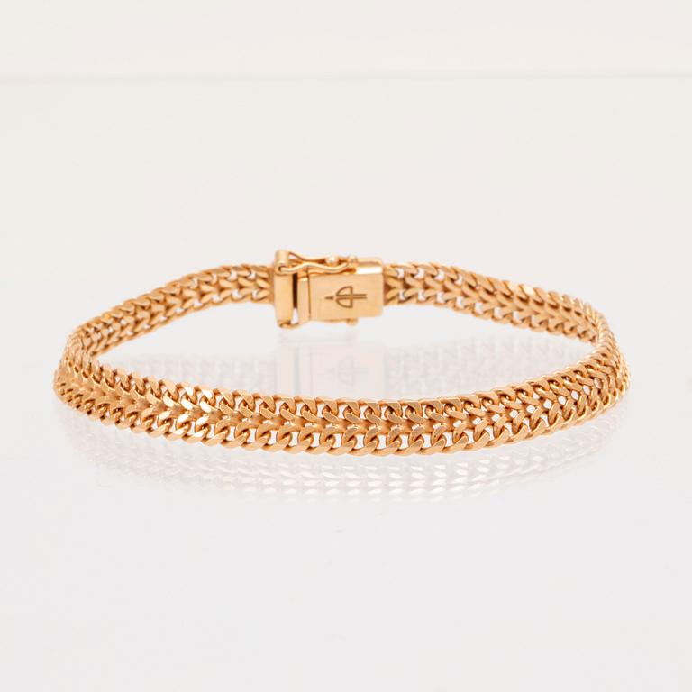 An 18K gold bracelet by Balestra.