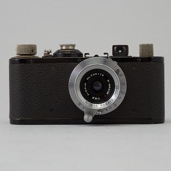 A Leica model I camera no 210439 from 1929 with a W Nikkor C 1:3,5.