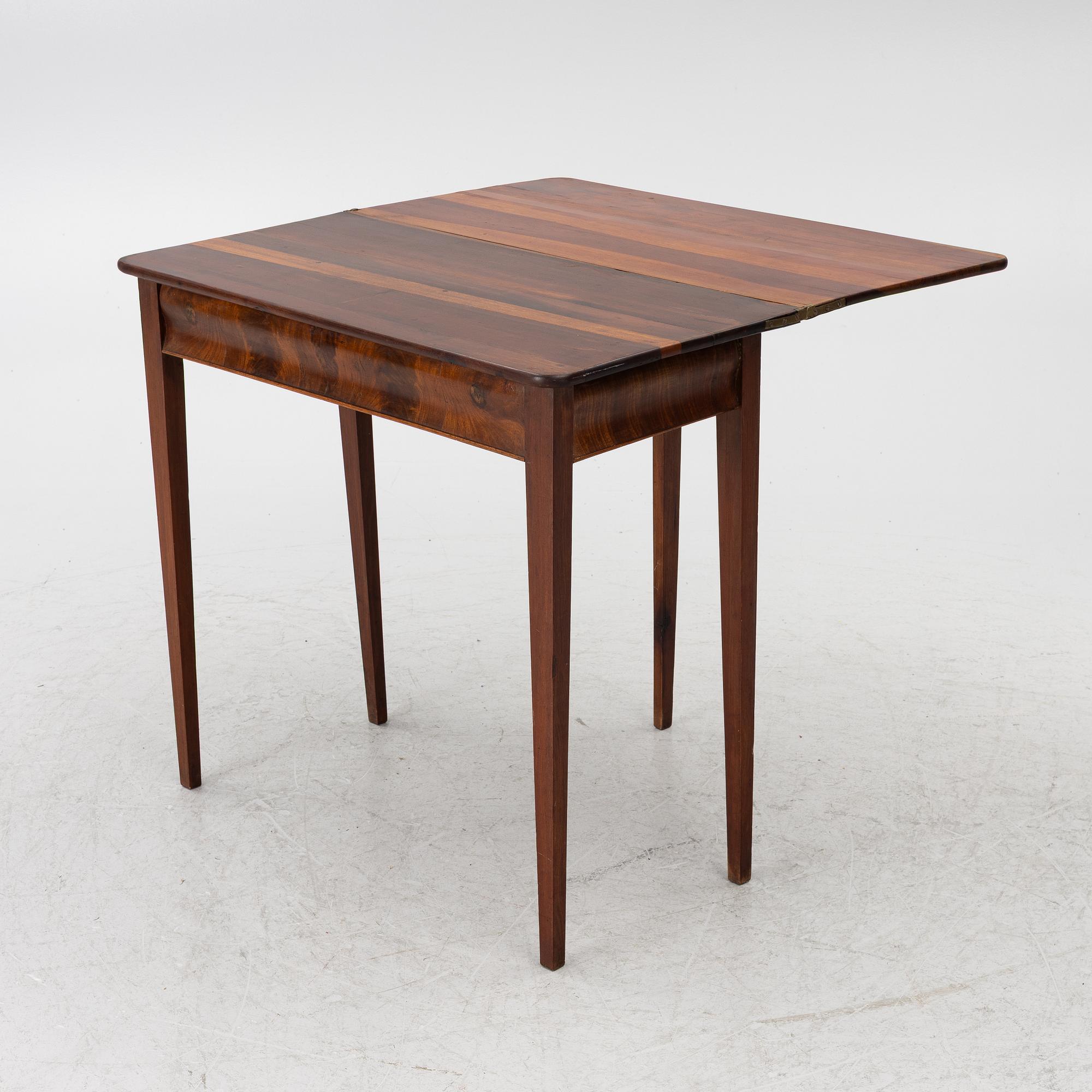 A games table, 19th century.