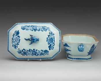 A  blue and white tureen with cover and saucer, Qing dynasty, Qianlong (1736-95).