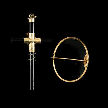 BROSCH samt HÄNGE, delvis 18K guld samt onyx.