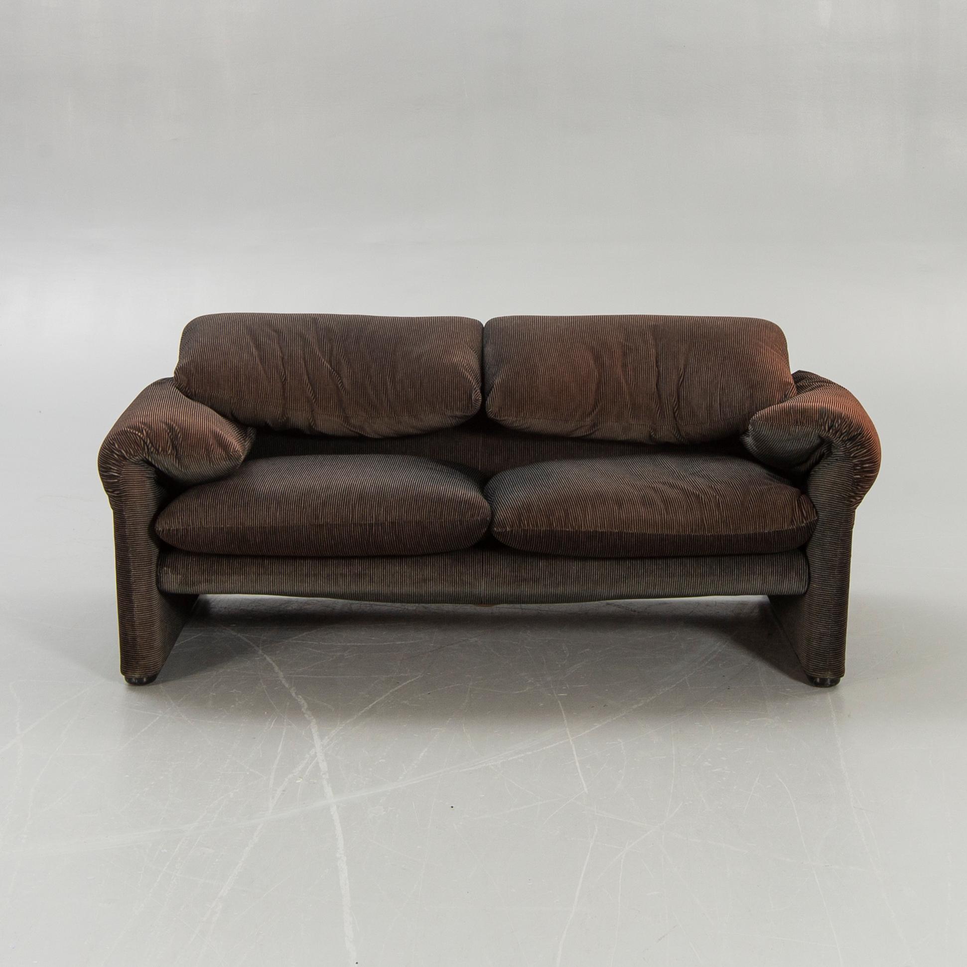 Vico Magistretti, sofa "Maralunga" for Cassina later part of the 20th century.