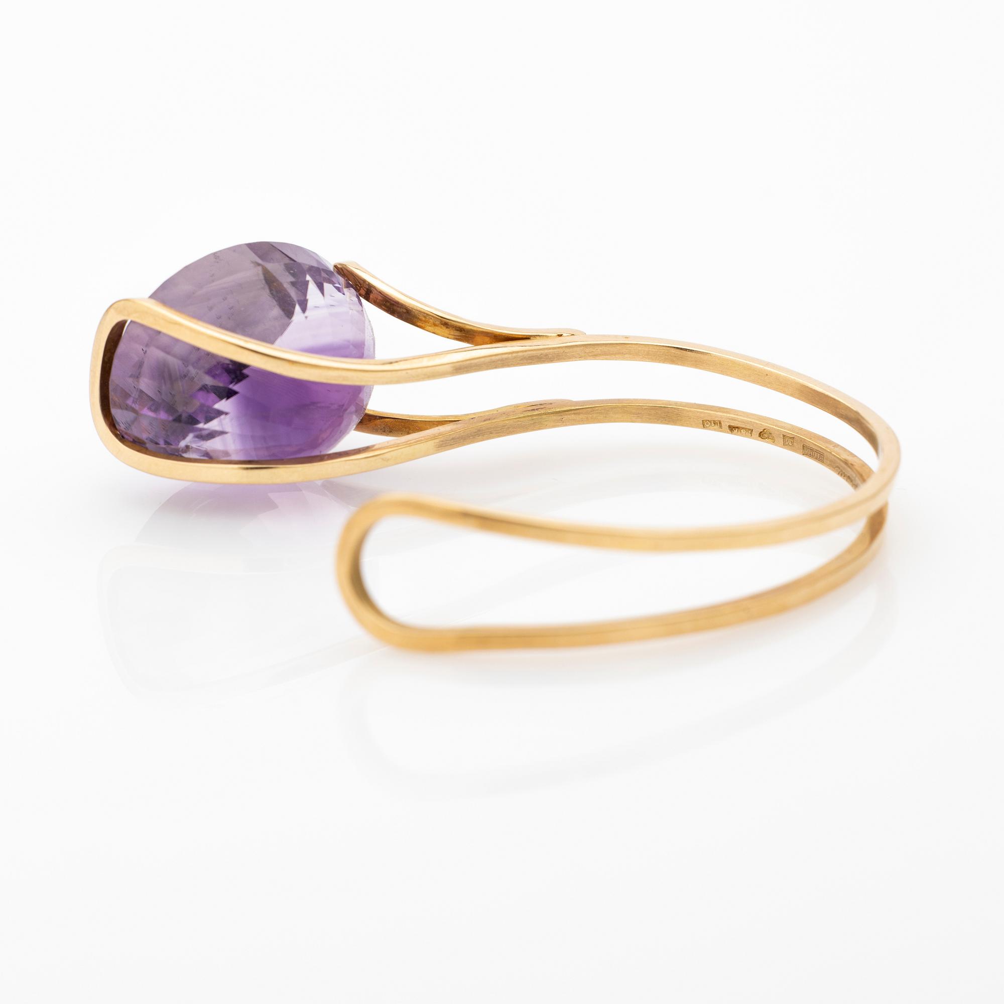 Elon Arenhill, Armring, 18K gold with amethyst, Malmö, 1985.