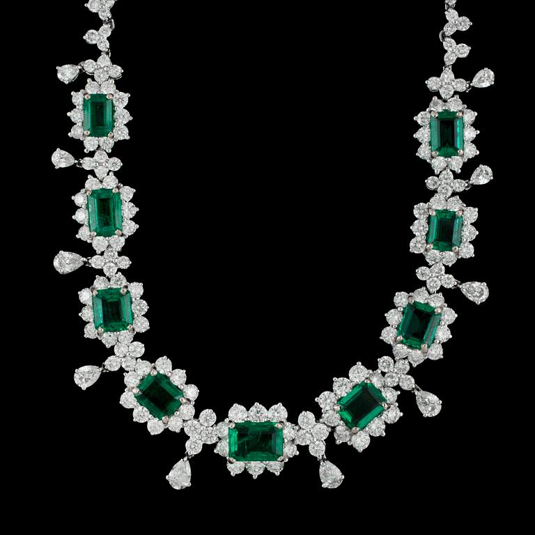 COLLIER, trappslipade smaragder, tot. 12.06 ct, och briljant- och droppslipade diamanter, tot. 15.54 ct.