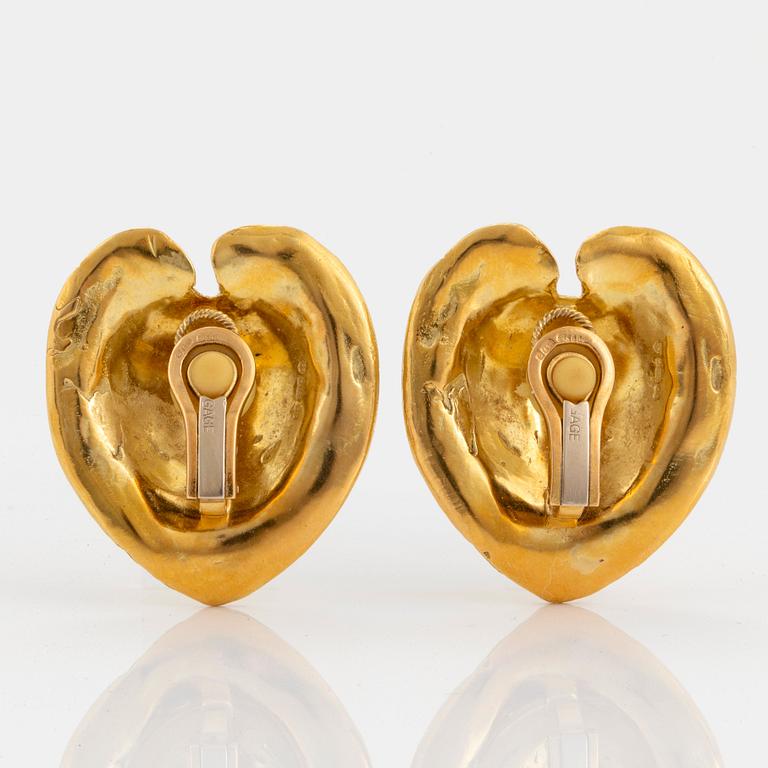 A pair of Elisabeth Gage earrings in 18K gold.