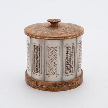 A birch and reindeer horn box with lid by Bertil Fällman, signed.