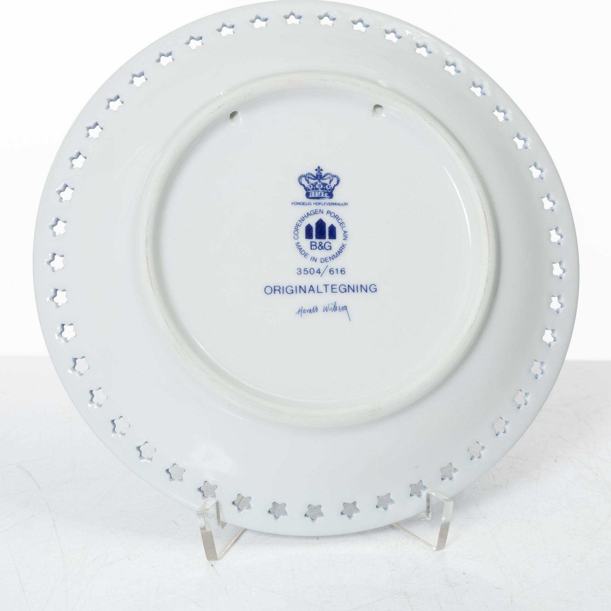 Harald Wiberg, a 26-piece Christmas service, Bing & Grøndahl, Denmark.