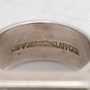 Björn Weckström, sormus, Contempo, viistehiottu vuorikristalli, hopeaa, Lapponia 2009.