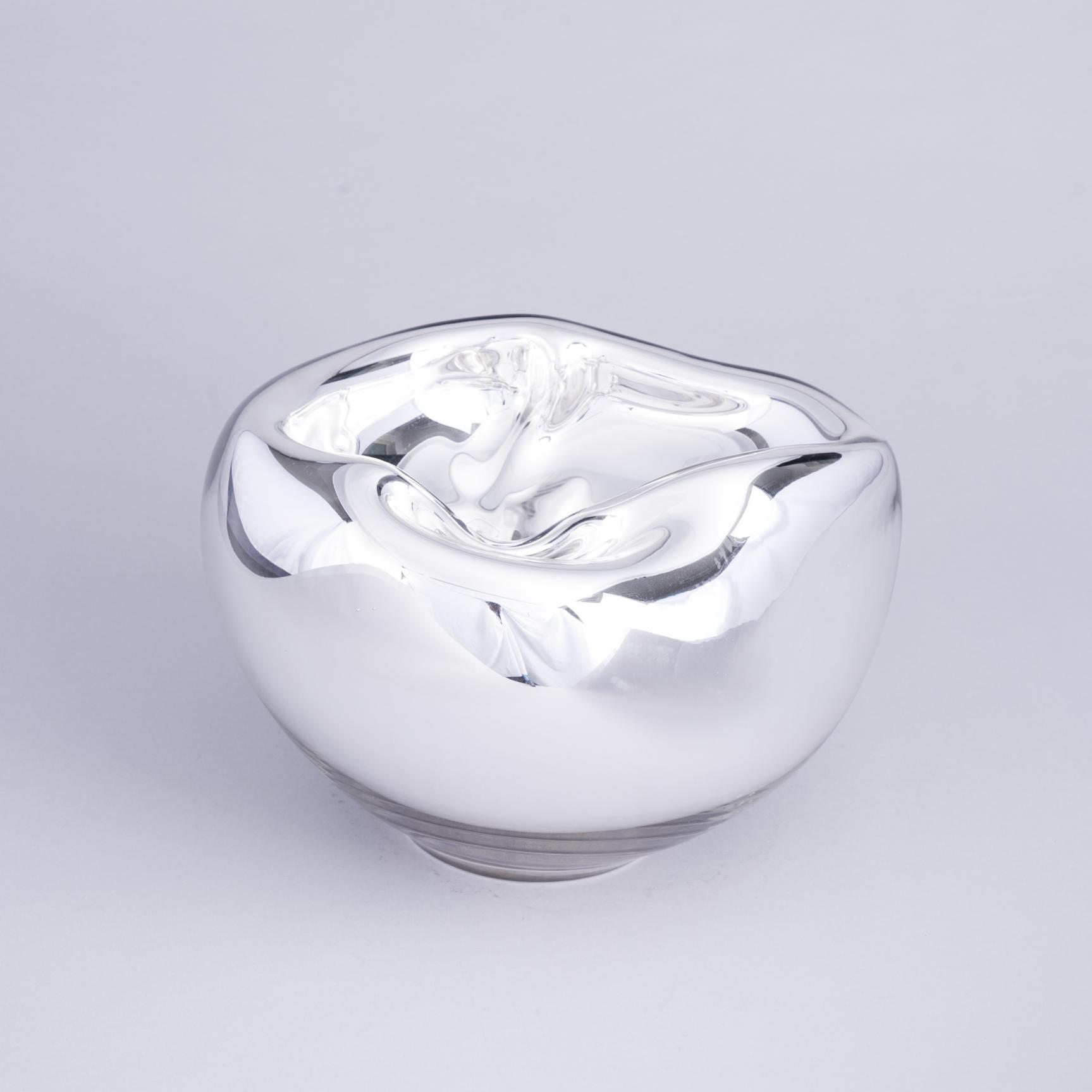 IIRO A. AHOKAS
Unknown Landscapes, 2/4-2010. 
Peililasi. Leveys 35 cm.