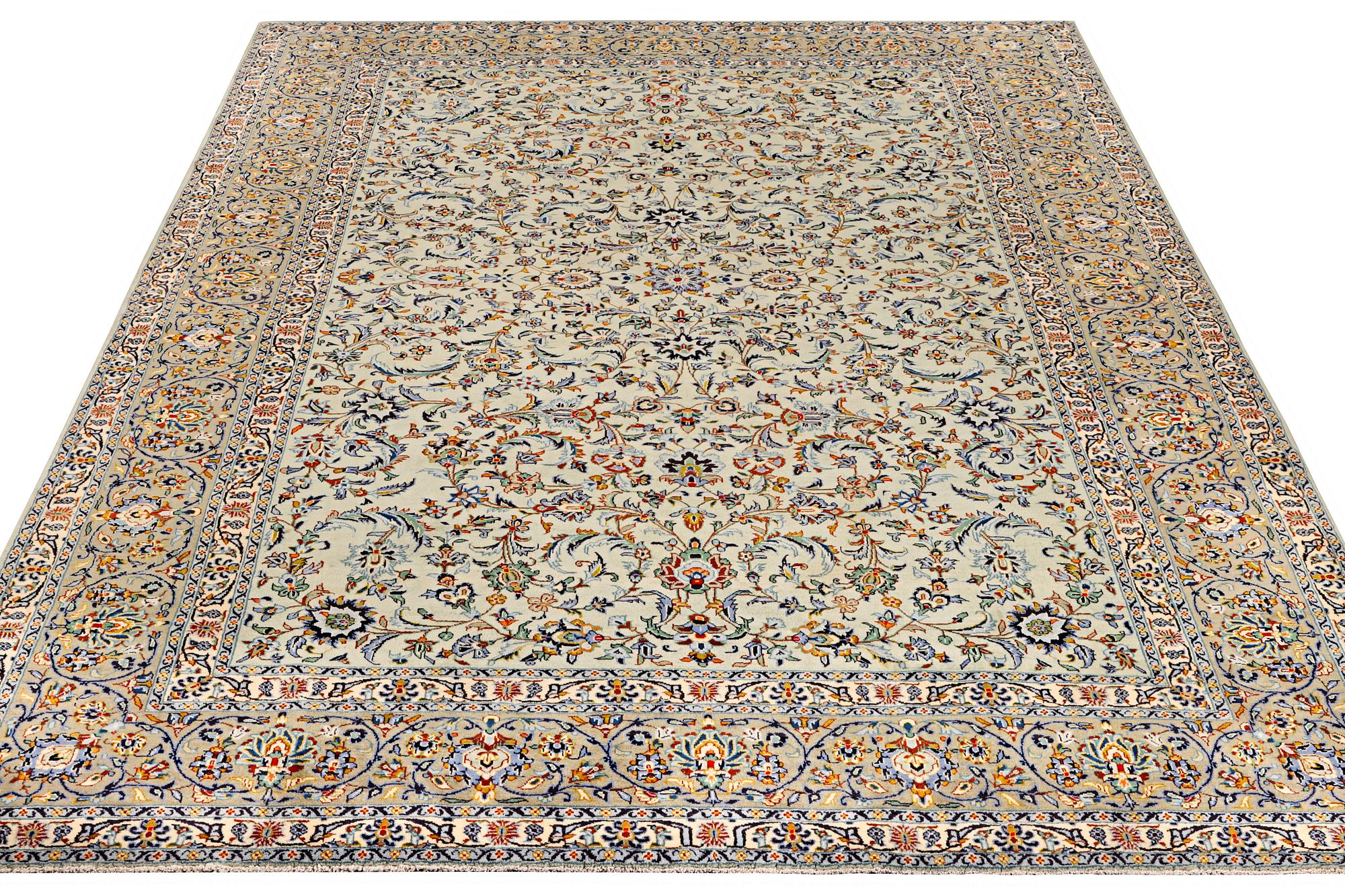 A Kashan carpet a. 380 x 260 cm.