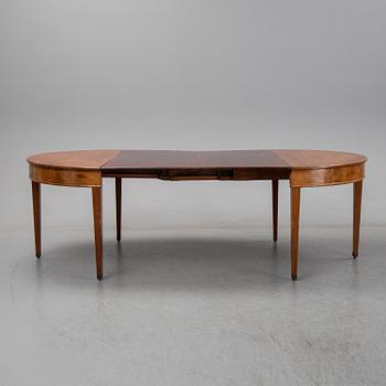 A english style dining table from the first half of the 20th century.