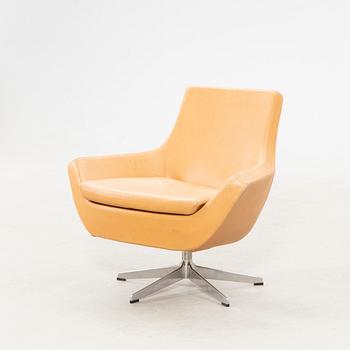 Roger Persson swivel armchair "Happy swivel chair" for Swedese, modern manufacture.