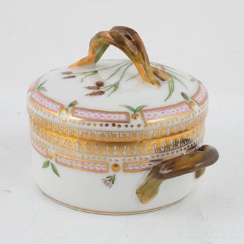 A porcelain lided box, Royal Copenhagen, "Flora Danica", Denmark, 20th century.