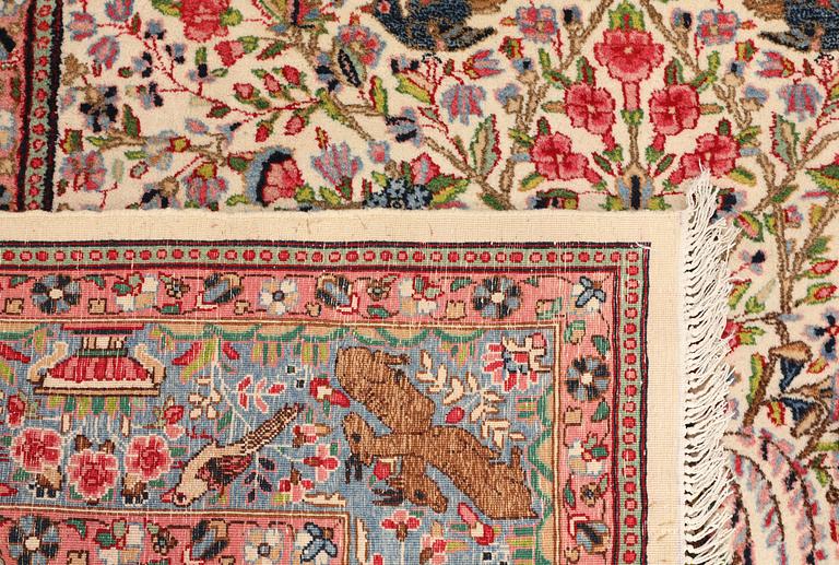 A semi-antique Kirman Laver carpet, 'Millefleur', c. 314 x 210 cm.