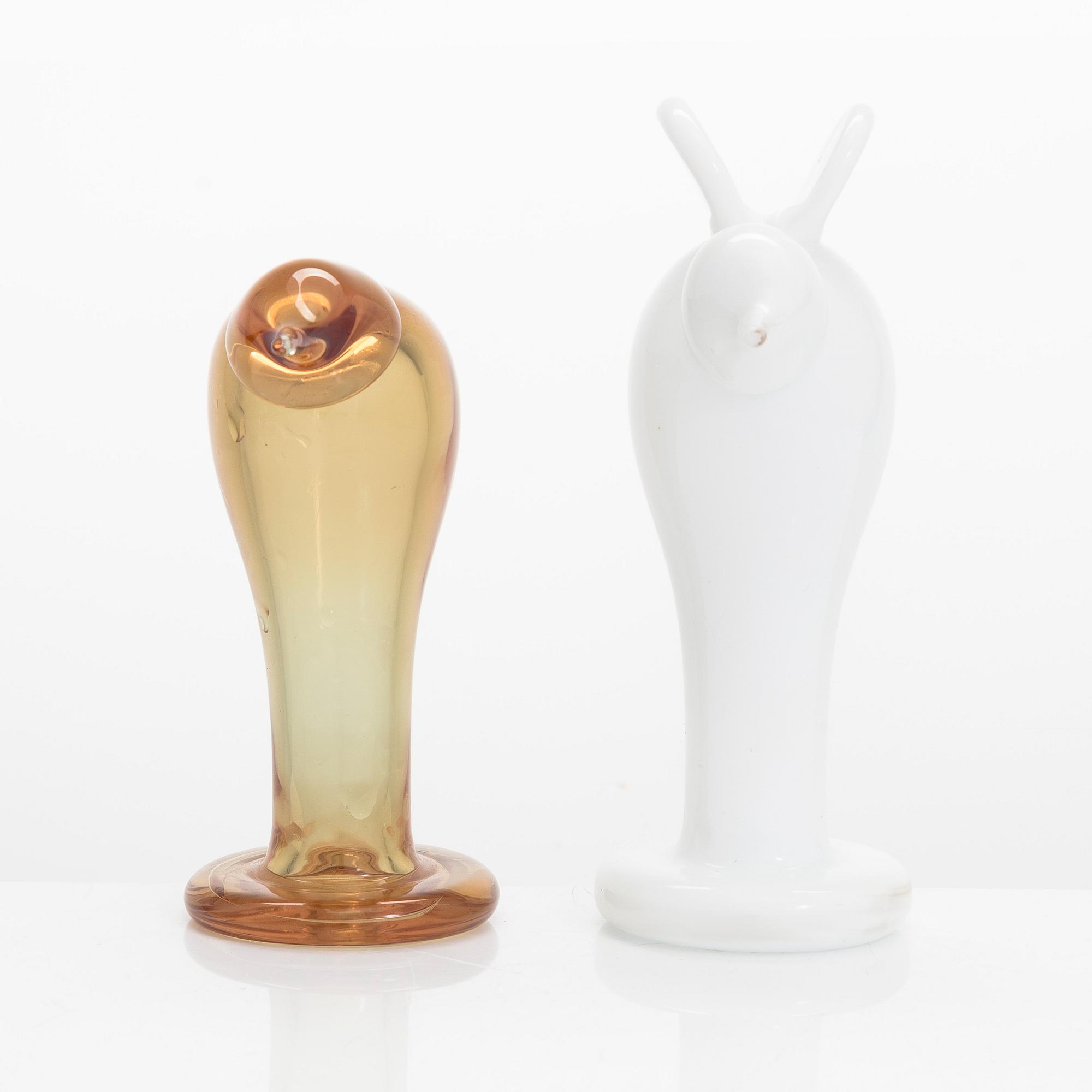Oiva Toikka, a pair of glass birds. Signed O. Toikka Nuutajärvi.