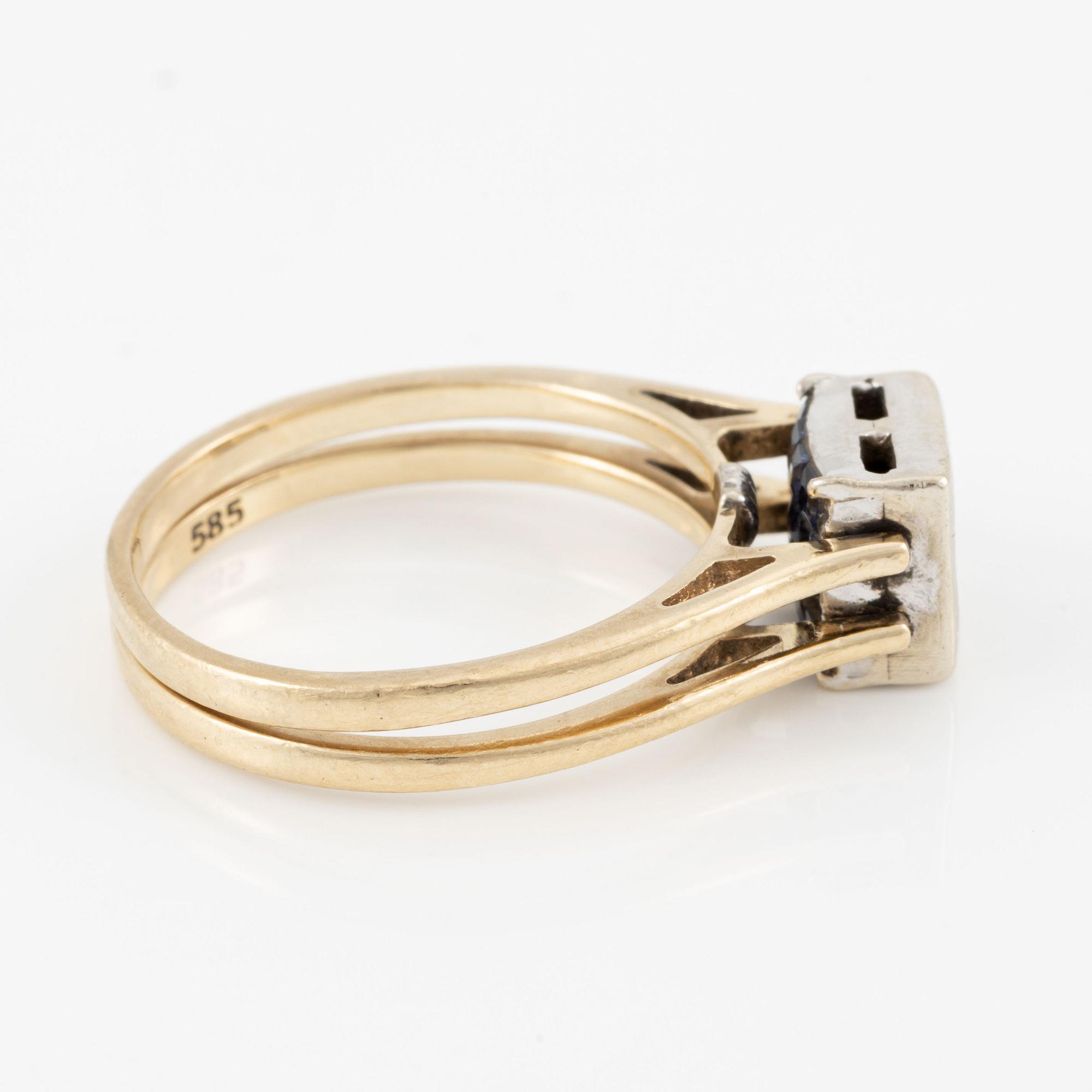 Ring in 14K gold set with princess-cut diamonds and blue stones.