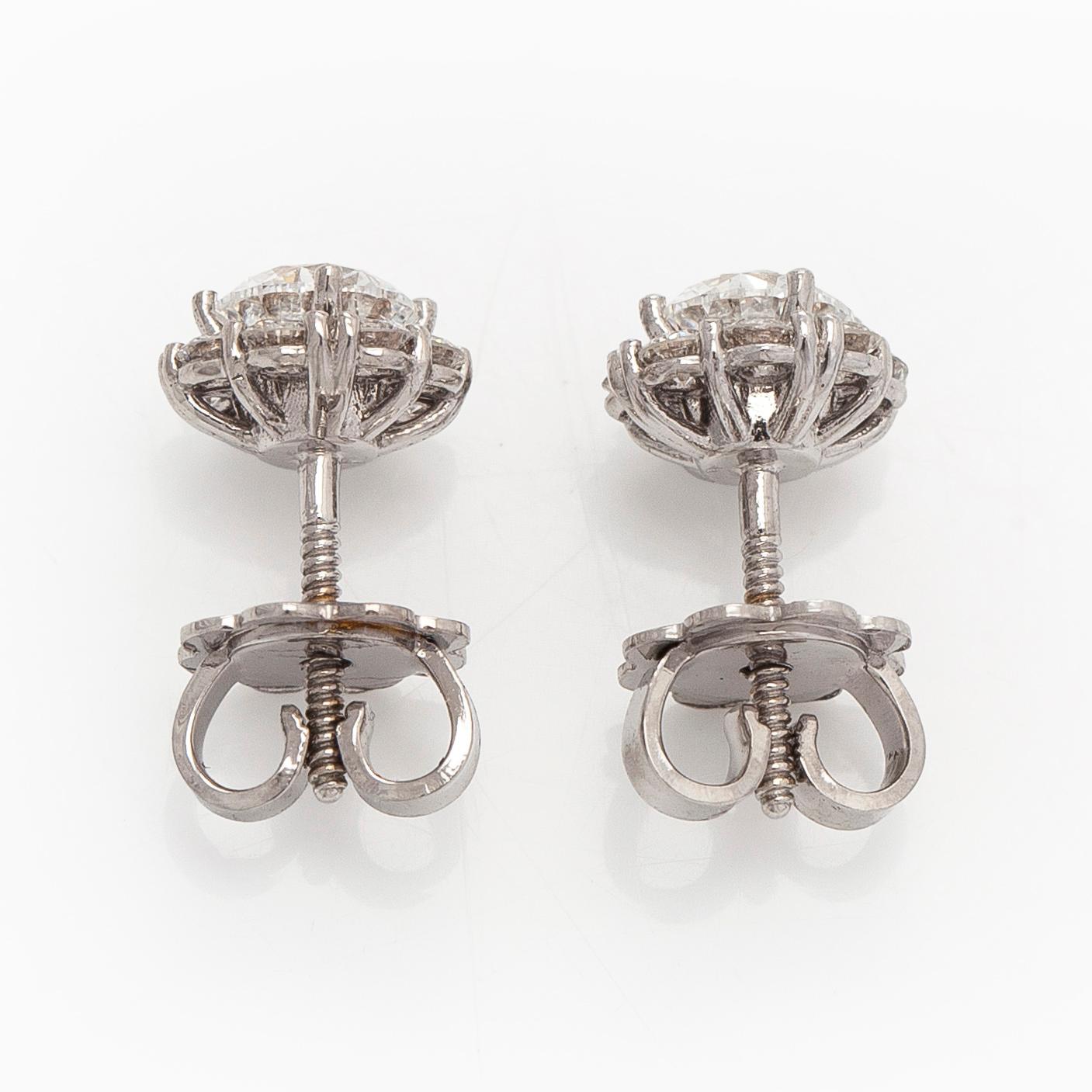 Earrings in 18K white gold set with brilliant-cut diamonds.