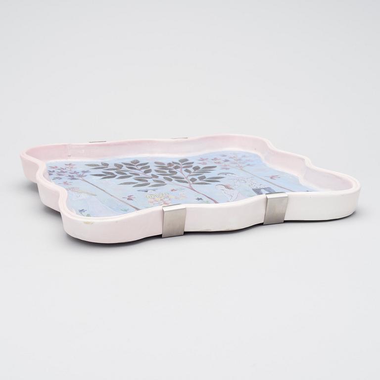 BIRGER KAIPIAINEN, A CERAMIC DISH. The harlequin presents. Signed Kaipiainen, 1944 Arabia.