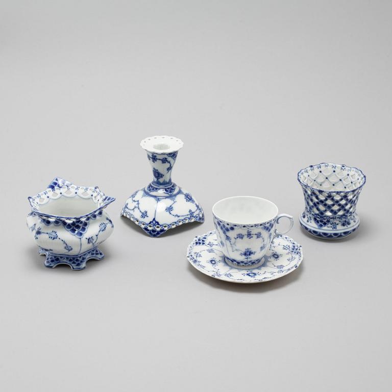 A set 38 pieces of Royal Copenhagen porcelain named "Musselmalet".