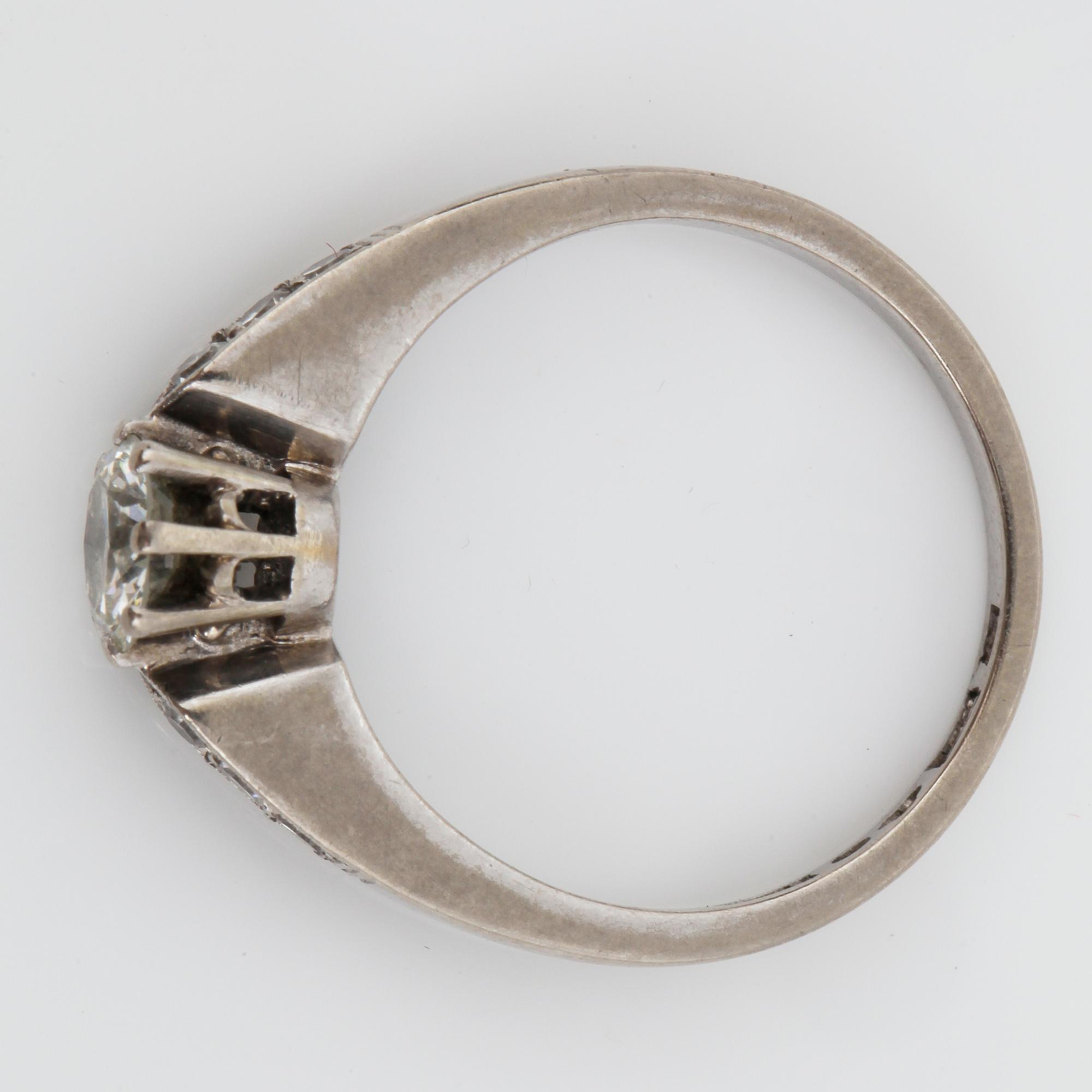 RING, vitguld 18K, diamanter på totalt ca 0,62 ct. Stockholm 1963. Vikt ca 4 gram.