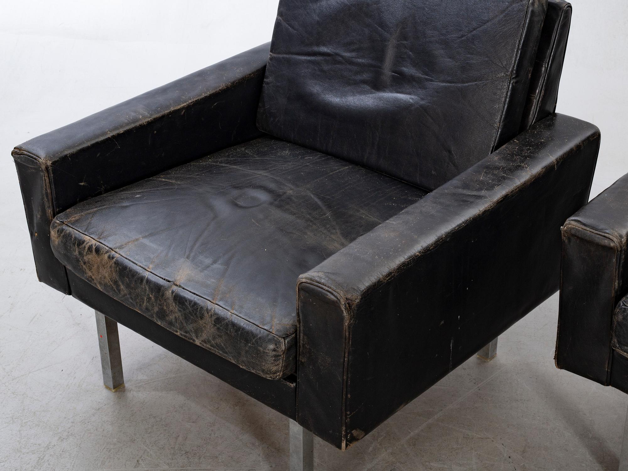 A pair of 1960:s easy chairs.