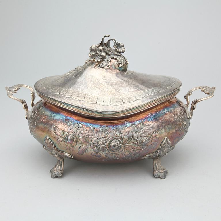 TERRIN, sterling silver, rokokostil, importstämplad. 1900-tal. Vikt 1660 g.