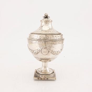 A Danish 18th century sivler sugar bowl mark of Copenhagen 1794 Luois XVI weigth 377 grams.