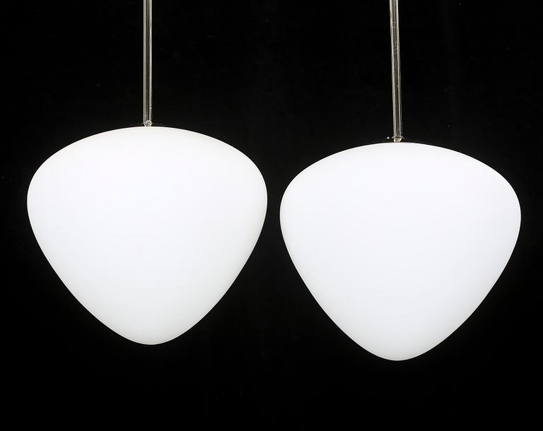 TAKLAMPOR, ett par, Laurel lamp modell 6032, 1900-talets mitt. Märkta Made in Sweden. Höjd 48 cm.