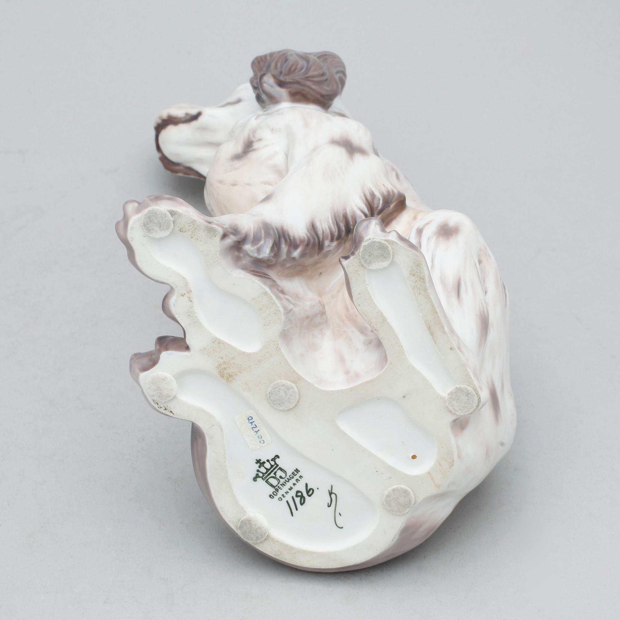 FIGURINER, 2 st, porslin, Bing & Gröndahl resp Dahl Jensen, Danmark, 1900-talets slut.