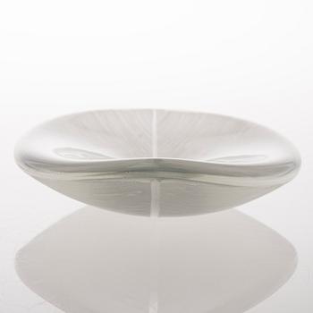 A bowl 'Lehti '(Leaf) 3337, signed Tapio Wirkkala Iittala.