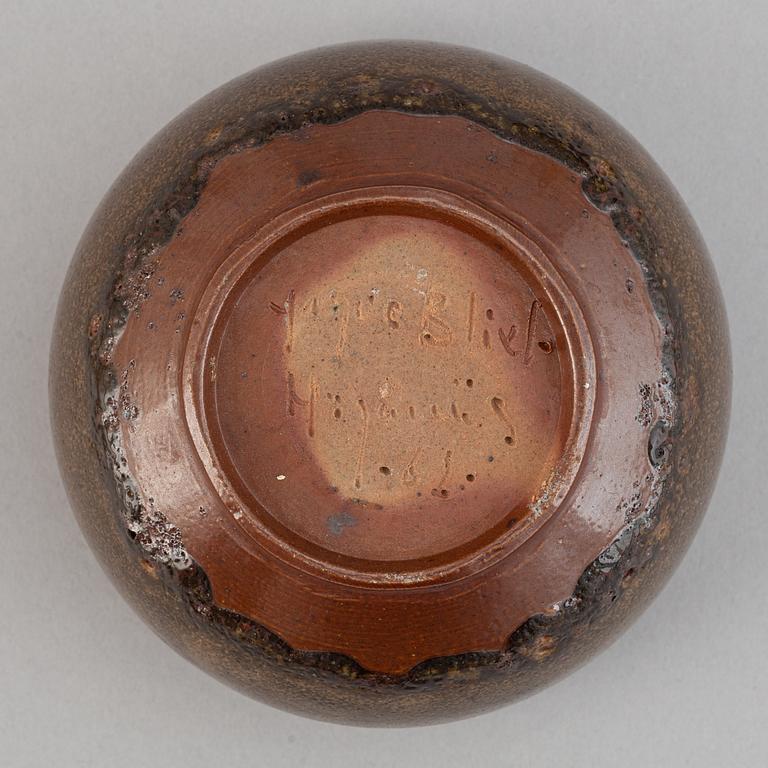 Yngve Blixt, a stoneware vase and a bowl, Höganäs, 1960-tal.