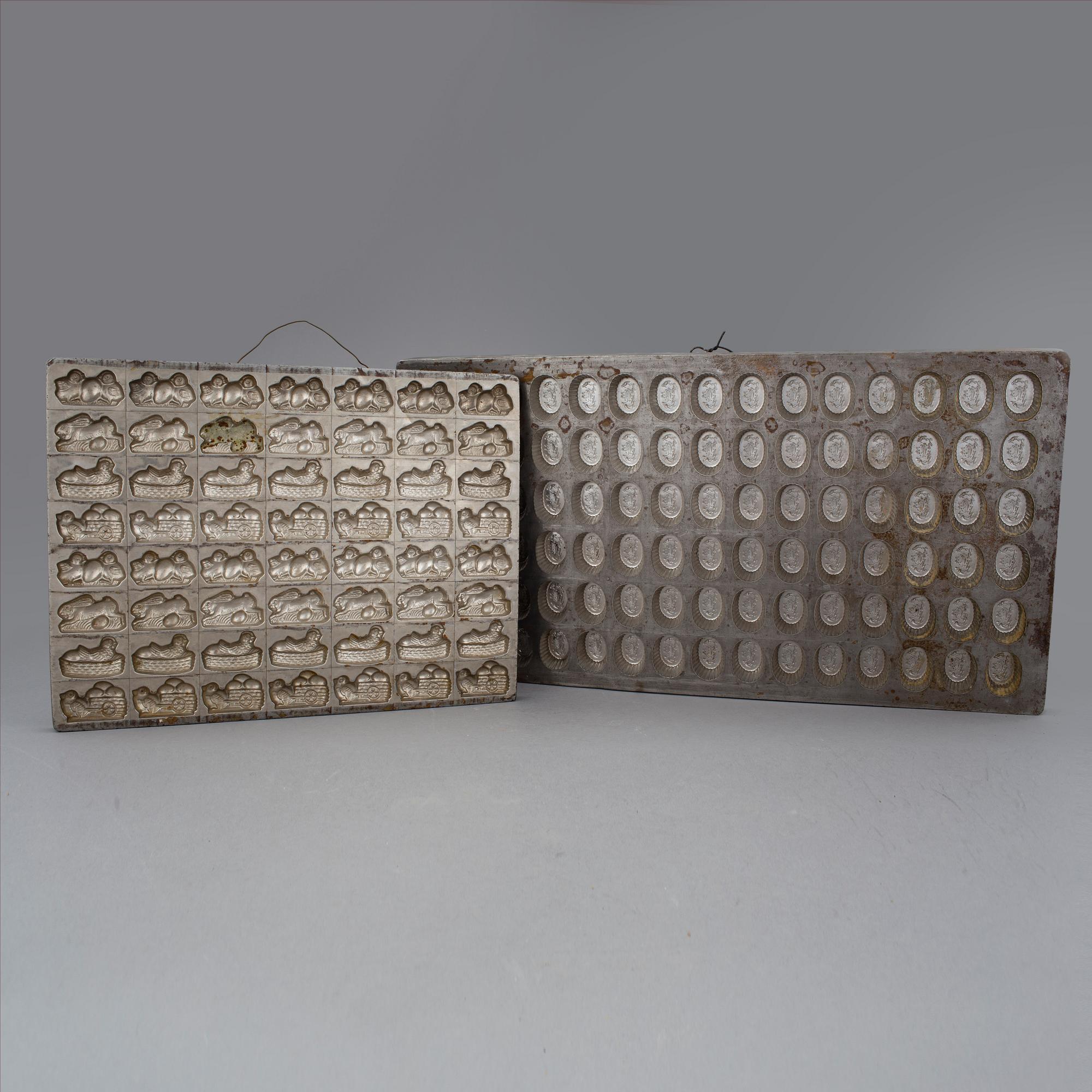 CHOKLADFORMAR, 2 stycken, 1900-talets första hälft.