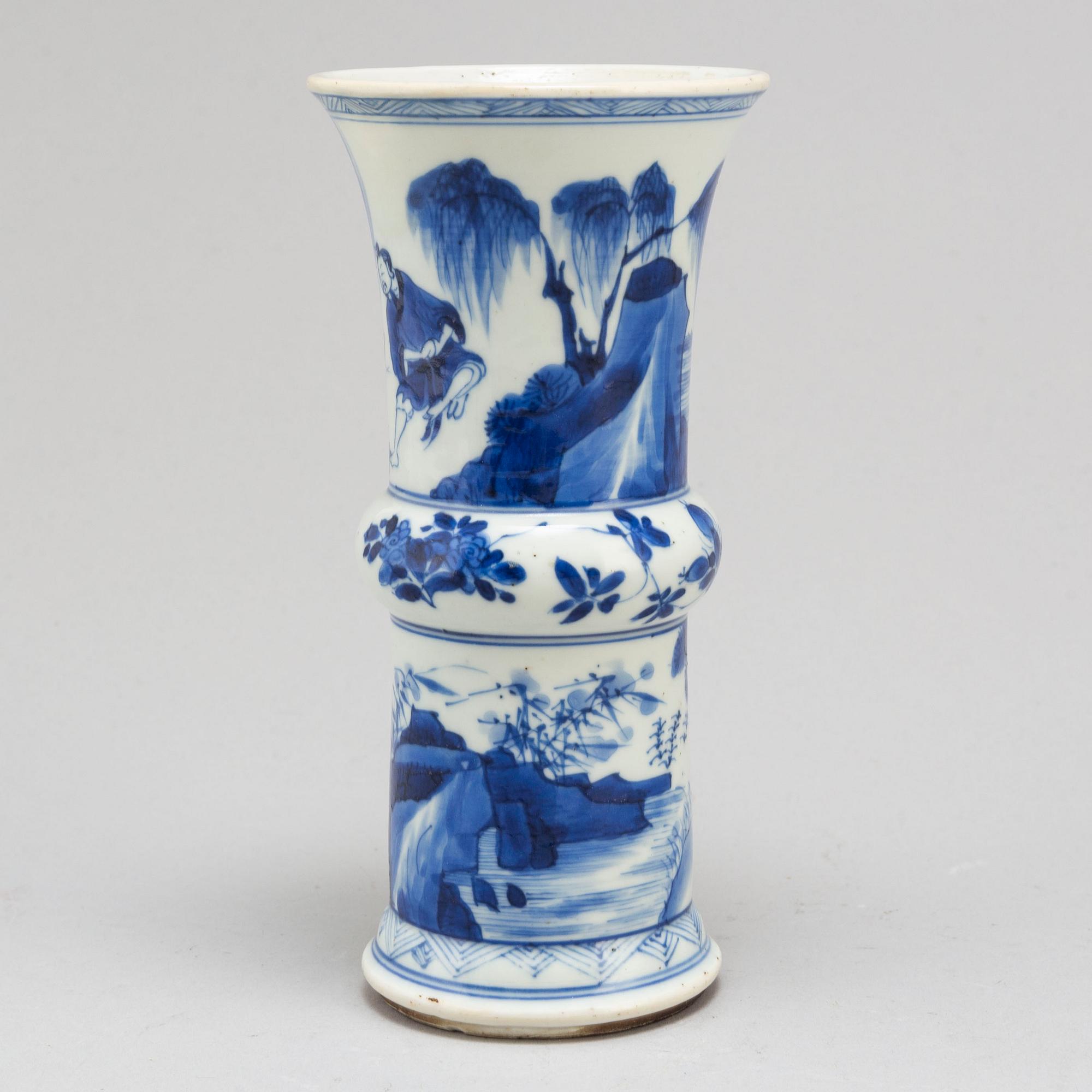 A blue and white vase, Transition, 17th/18th century.