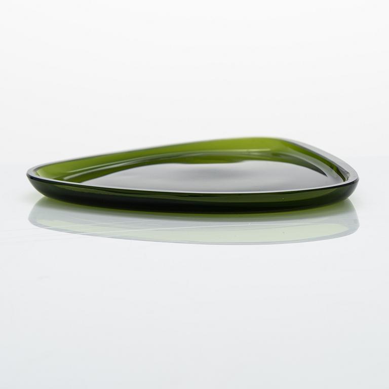 Alvar Aalto, a '3900' plate signed Alvar Aalto Iittala. 1950's.