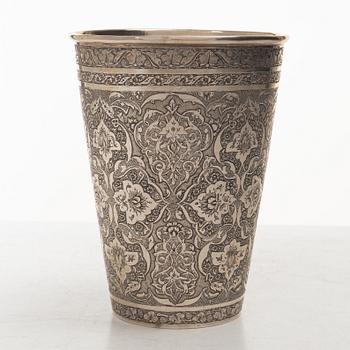 Bägare, silver, Persisk, 1900-talets första hälft. Totalvikt 268 gram.