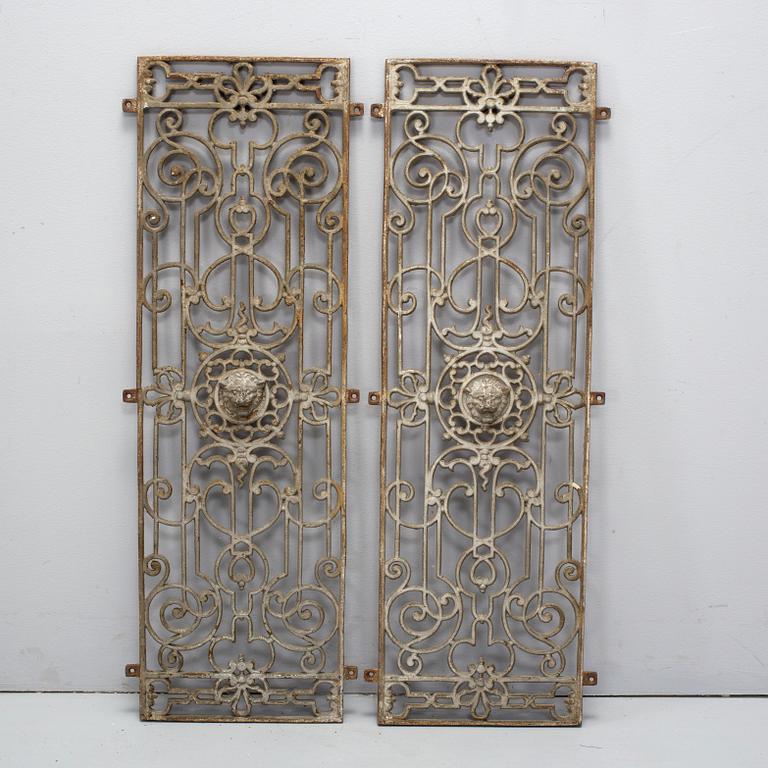 A pair of cast iron decorative elements from the late 19th century.