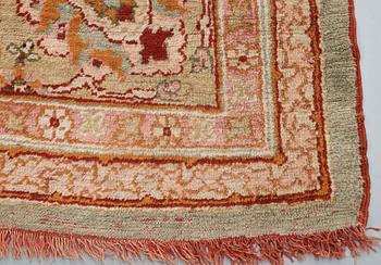 ANTIQUE USHAK. 493,5 x 365 cm.