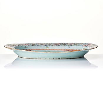 A famille rose serving dish, Qing dynasty, 18th century.