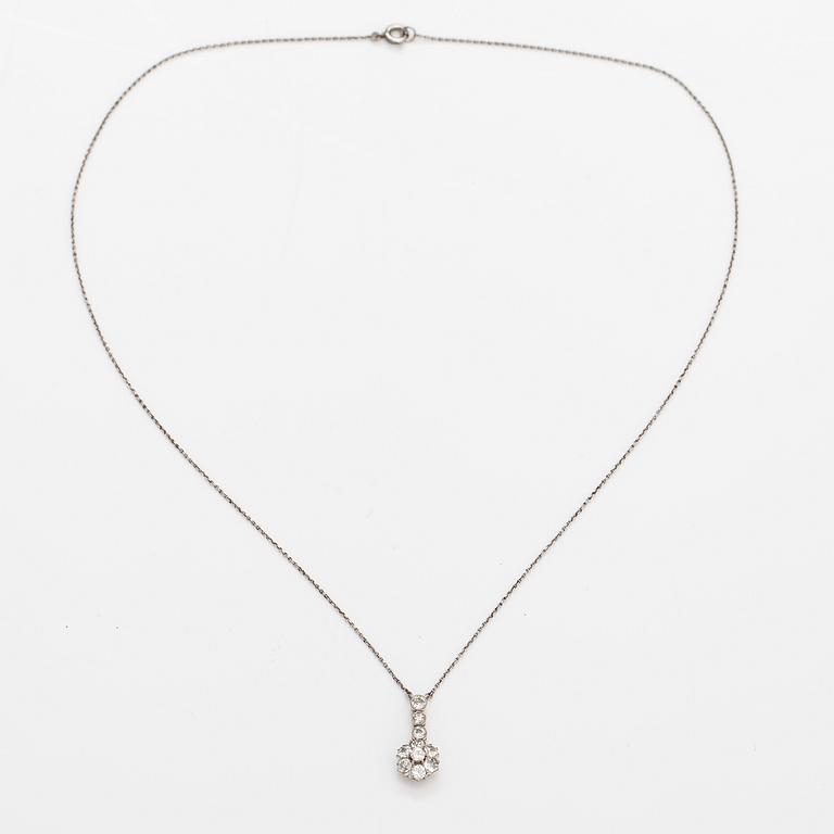 Halsband, 14-18K vitguld och platina, diamanter ca 0.80 ct tot.