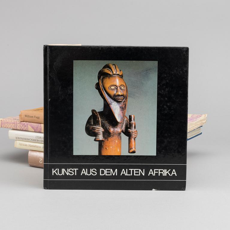 KONSTBÖCKER, 6 st, Bland annat "Kunst aus dem alten Afrika" av Maria Keckési 1982.