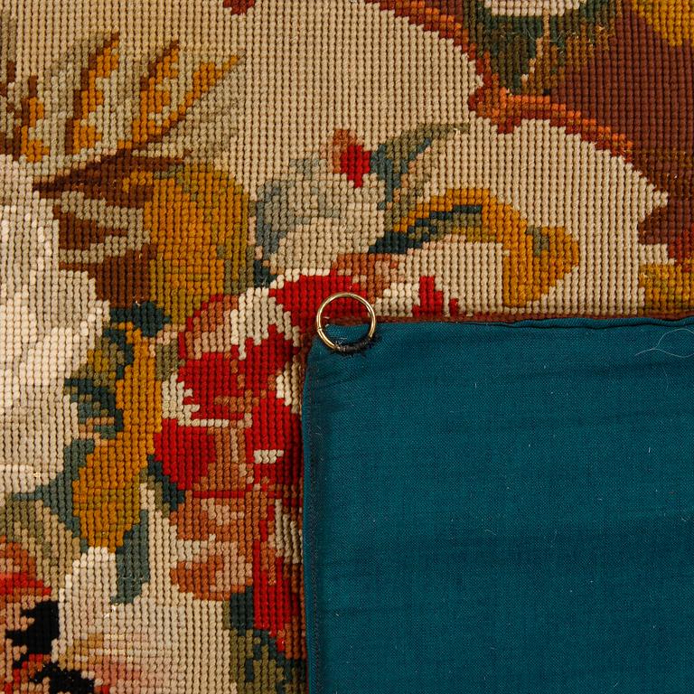 TEXTIL, korstygnsbroderi, 1900-talets första hälft, ca 165x100 cm.