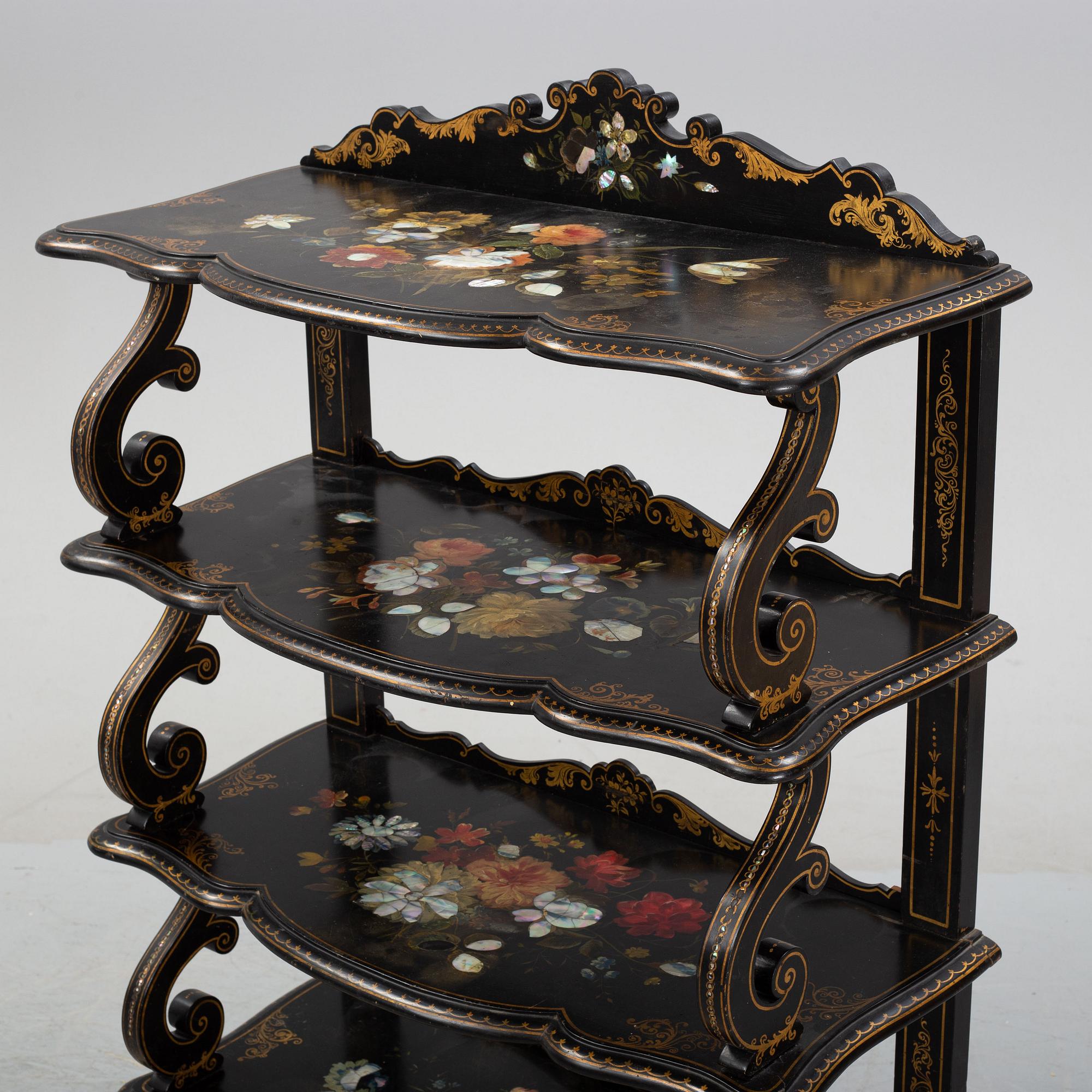 A late 19th century Atenienn or Etagere.