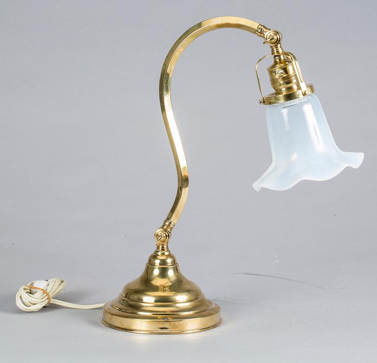 BORDSLAMPA, jugend. 1900-talets första del.