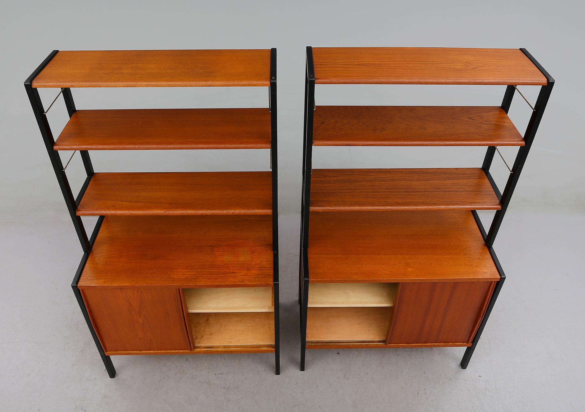 BOKHYLLOR, 1 par, "Variett", Bertil Fridhagen, Bodafors, 1957.