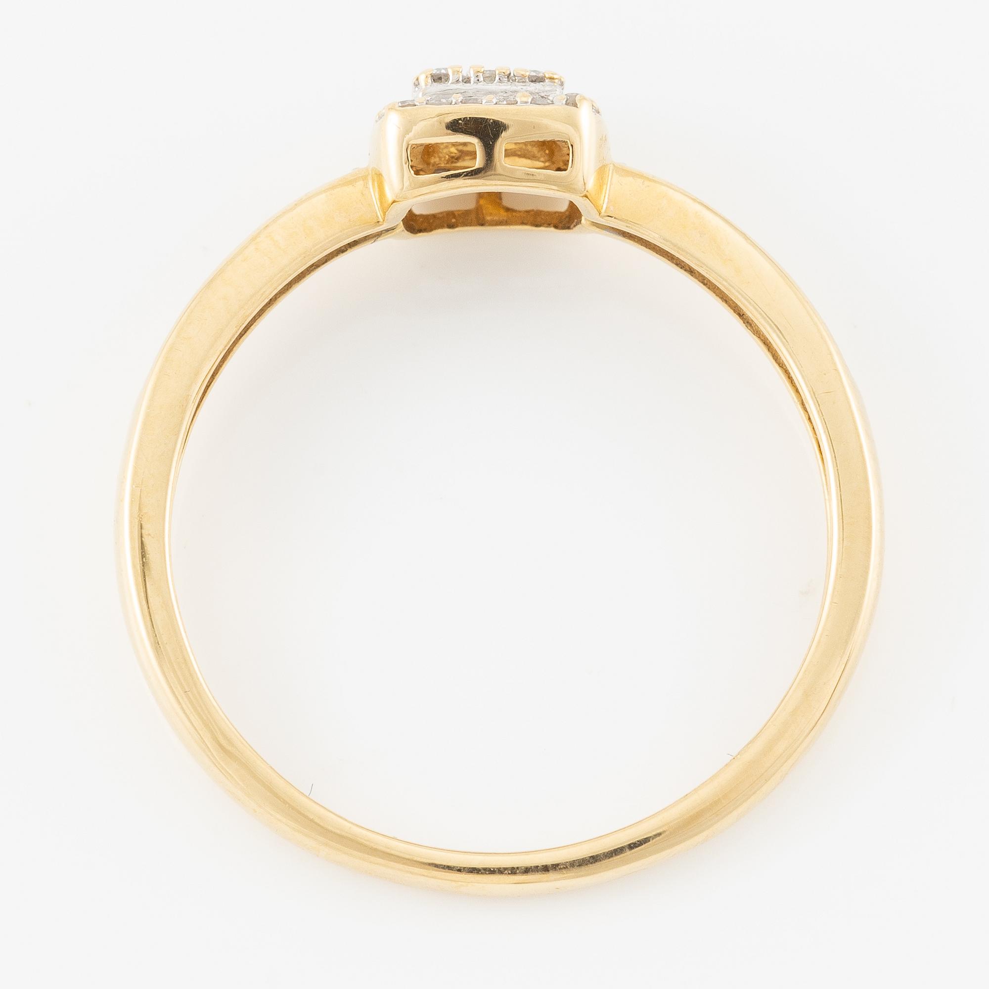 Ring, 18K gold with small brilliant-cut diamonds.