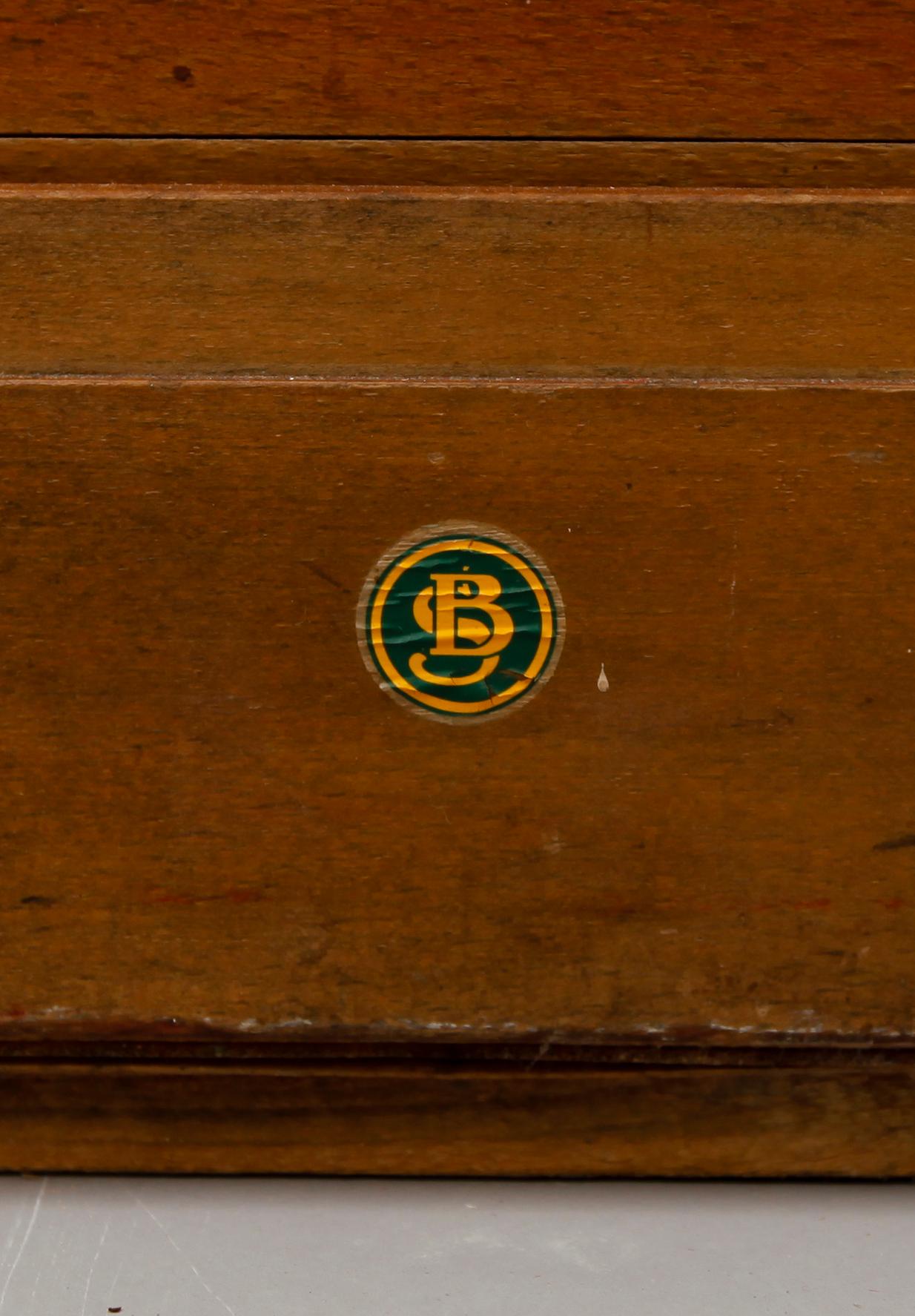 JALUSISKÅP, 1900-talets första hälft.